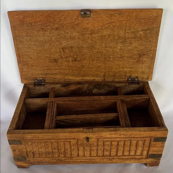 VINTAGE COLLECTIBLE HANDMADE SOLID WOODEN JEWELRY KEEPSAKE BOX - Picture 5 of 16